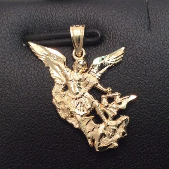 10k Yellow Real Gold Solid Men Saint Michael Archangel & the Devil Pendant 1.2gr - Picture 1 of 7
